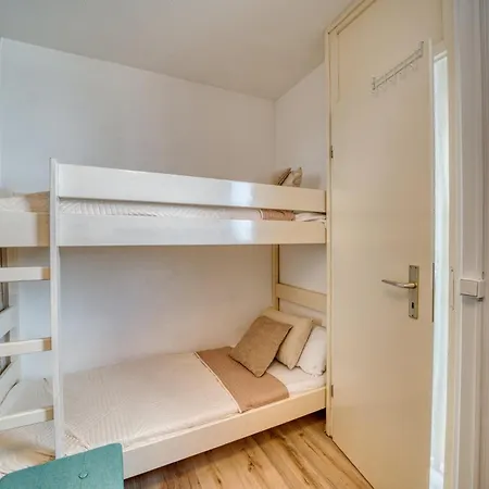 - Haus K, App 0k0101